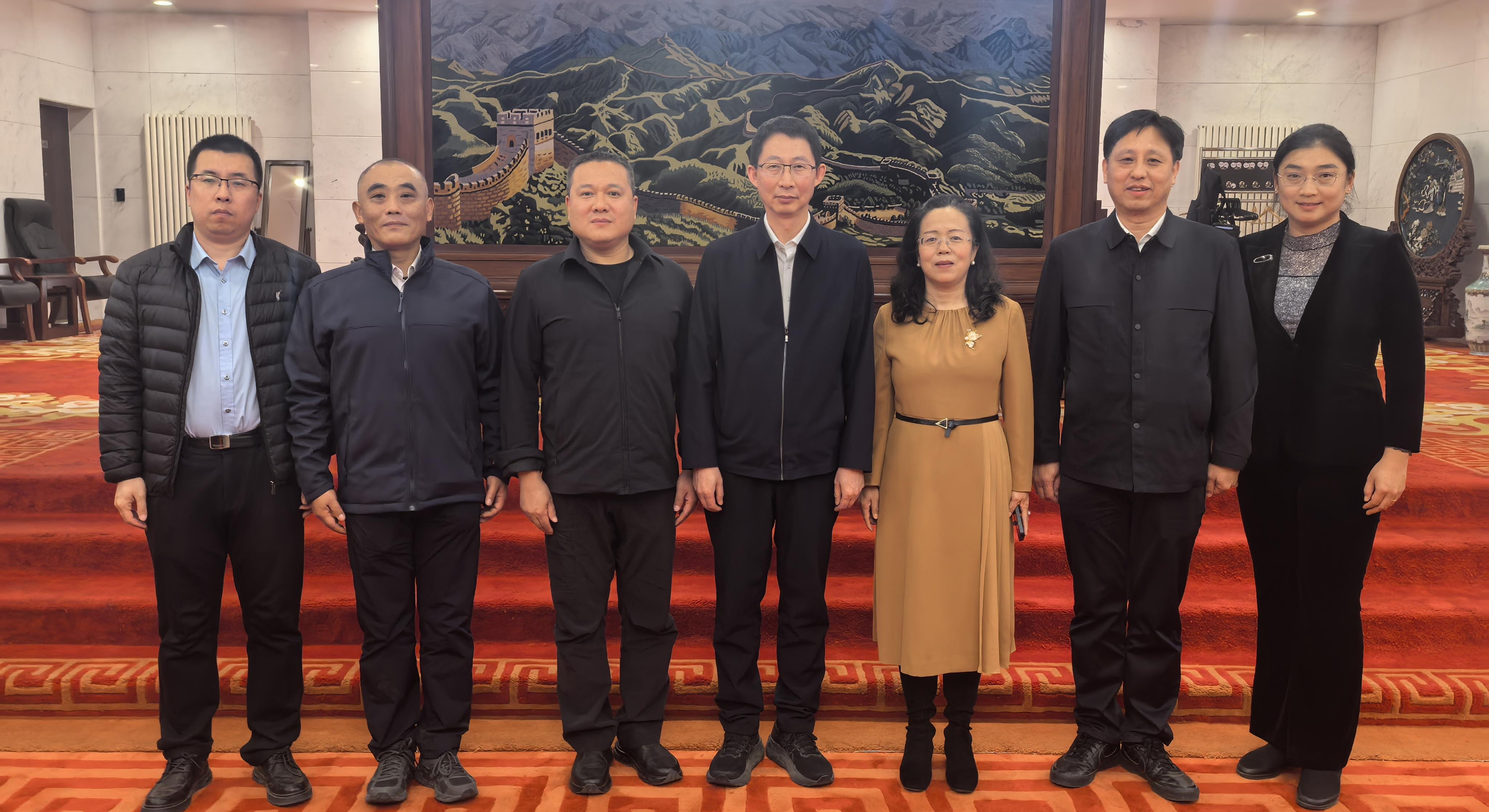 高峰出訪中亞兩國慰問僑胞